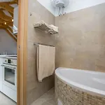 Walls אכסניה דוברובניק
