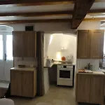 Walls אכסניה