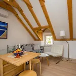 Hostal Walls
